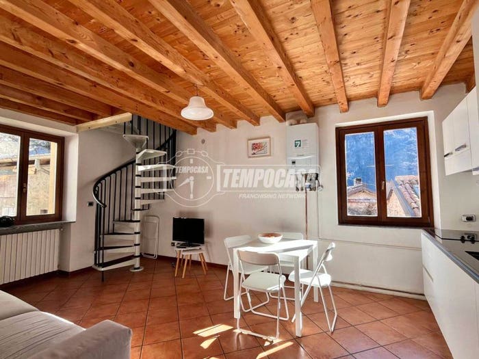 Appartamento trilocale in vendita in Via Aurelio Saffi, Centro, Ballabio