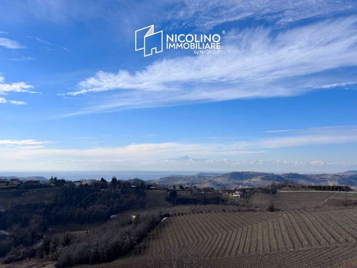 Appartamento trilocale in vendita in Via Roma, Roddino