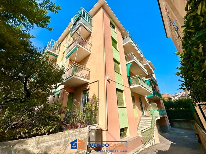 Appartamento quadrilocale in vendita in Via Giovanni Pierluigi da Palestrina, Centro, Loano