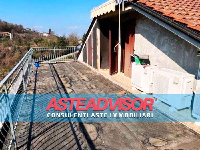 Casa con 6 locali in vendita in Strada Altavilla, Località Altavilla, Alba