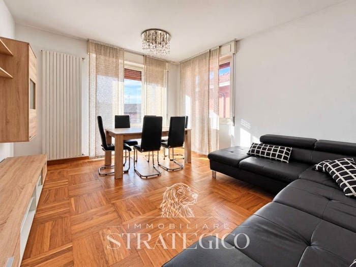 Appartamento con 5 locali in vendita in Piazza Martiri, Invorio