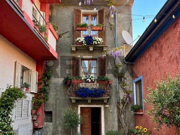Casa con 6 locali in vendita in via Garibaldi, Tonara