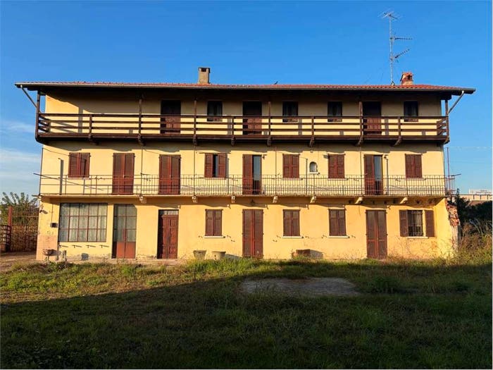 Casa con 6 locali in vendita in via Valle snc, Centro, Oleggio