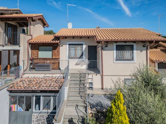 Casa quadrilocale in vendita in Via Poggio del Gallo, Manziana