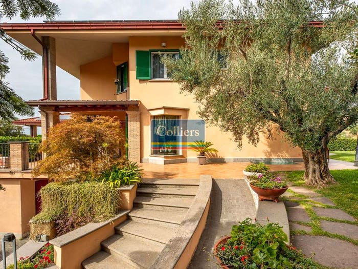 Casa con 6 locali in vendita in Via Orti di Villa Sciarra, Frascati
