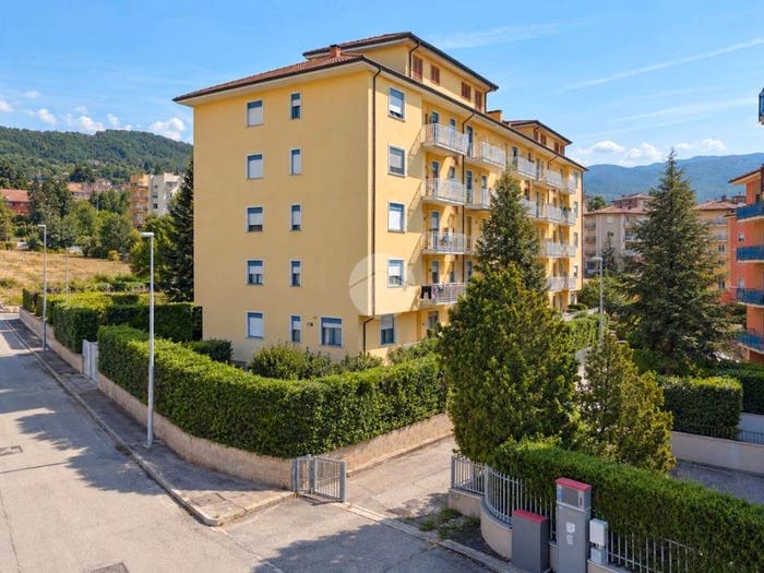 Appartamento quadrilocale in vendita in Via monte velino, Santa Barbara San Sisto, L'Aquila