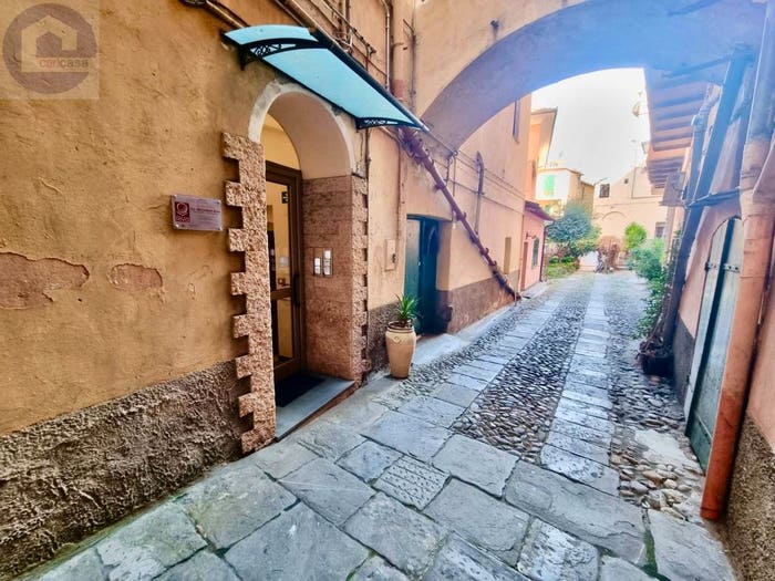 Appartamento trilocale in vendita in Via Cascione, Porto Maurizio, Imperia