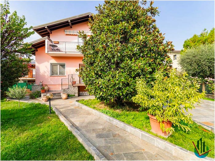 Casa con 5 locali in vendita in Via Moronata, Olginate