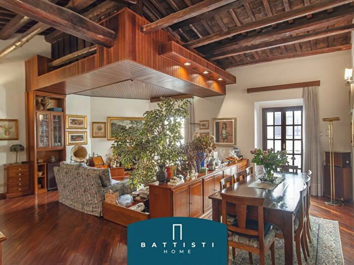 Casa quadrilocale in vendita in Via dei Chiavari, Campo de' Fiori, Roma