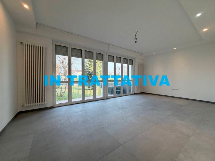 Appartamento trilocale in vendita in Via Brembate, Osio Sotto