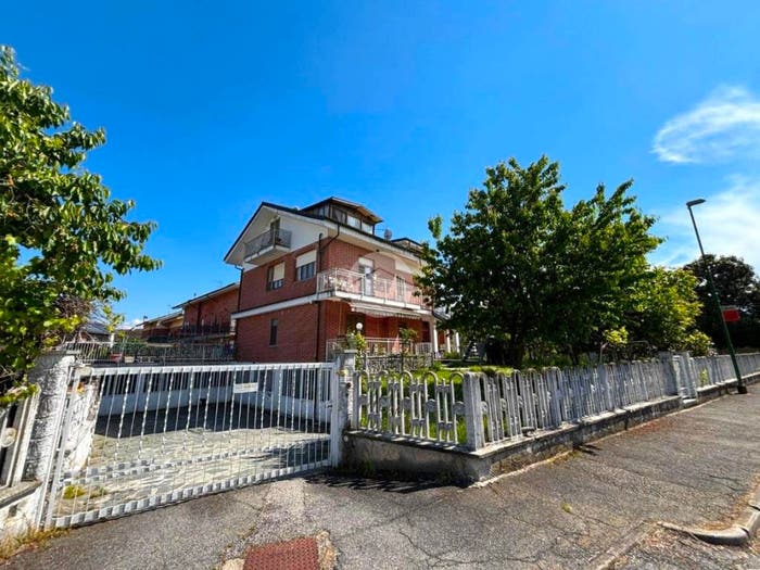 Appartamento trilocale in vendita in Via dei salici, Centro, None