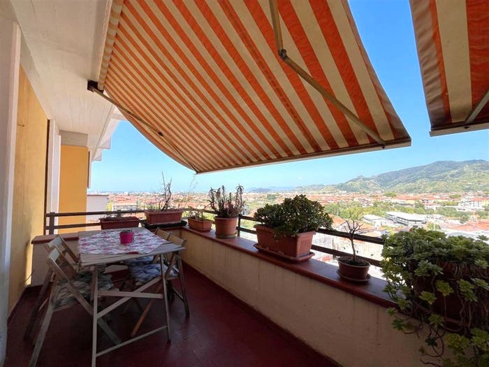 Appartamento quadrilocale in vendita in Via Giovanni Pascoli, Centro, Massa