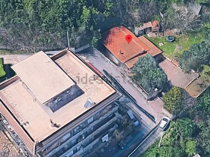 Appartamento trilocale in vendita in Via Di Valle Morta, Finocchio, Roma