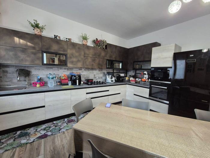 Casa con 6 locali in vendita in Via Achille Grandi, Centro, Bagnolo in Piano