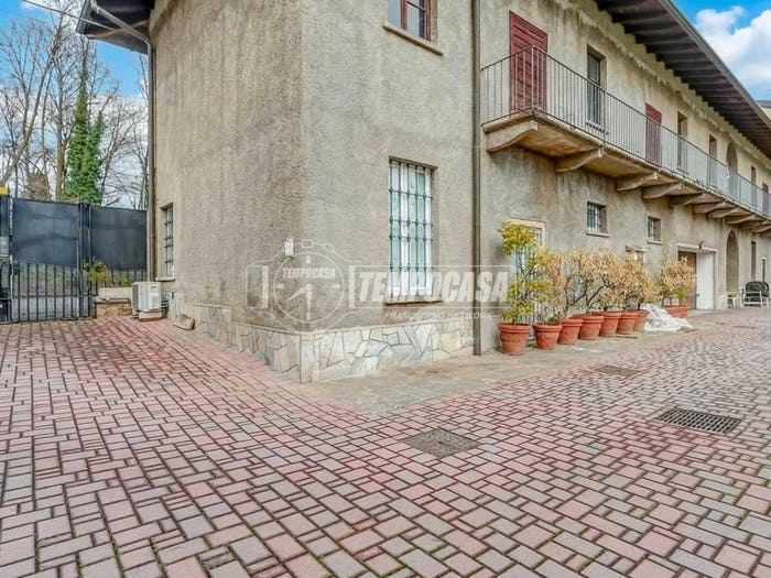 Casa quadrilocale in vendita in Via milano, Casorate Sempione