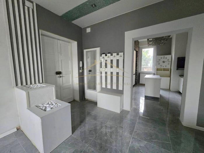Appartamento quadrilocale in vendita in Largo Giuseppe Magni, Centro, Borgosesia