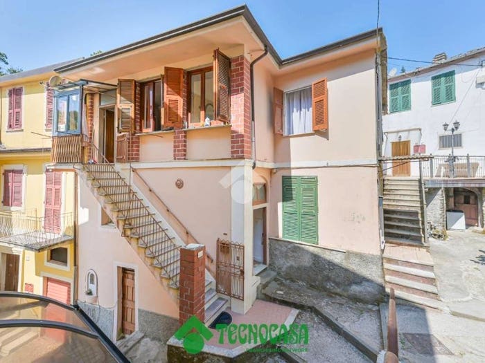Casa quadrilocale in vendita in Via la Spezia, Carnea, Follo