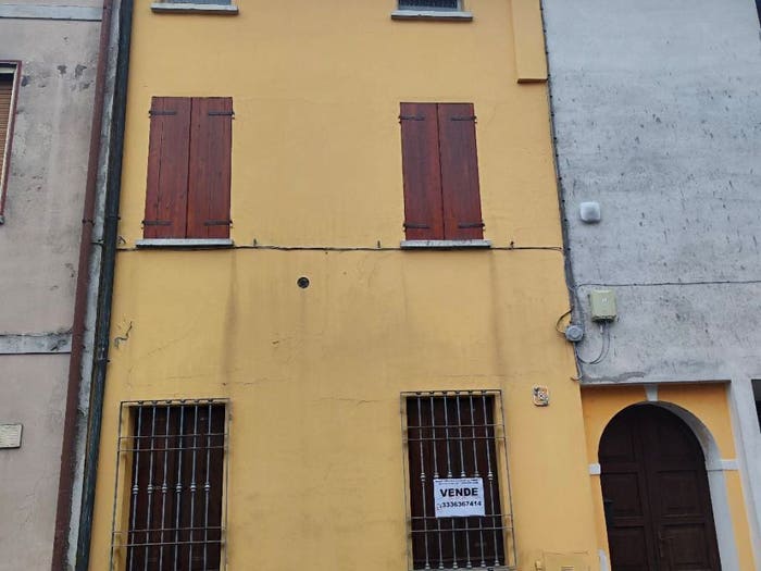 Casa quadrilocale in vendita in Via Aprile, Centro, Commessaggio