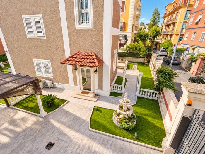 Casa con 5 locali in vendita in Via dei Lucilii, Ostia Levante, Roma