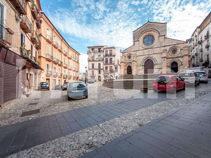 Appartamento quadrilocale in vendita in via Giuseppe Campagna, Centro Storico, Cosenza