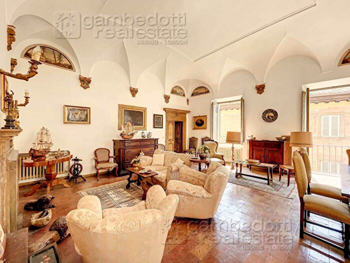 Appartamento con 6 locali in vendita in Centro, Urbino