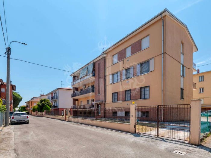 Appartamento quadrilocale in vendita in Via Cervia, Zona Industriale Casola Canina, Imola
