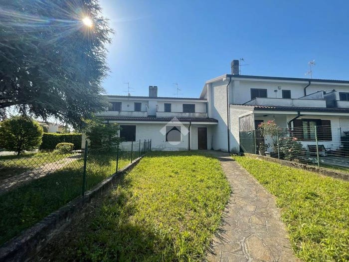Casa quadrilocale in vendita in Via Sernovella, Verderio Superiore, Verderio