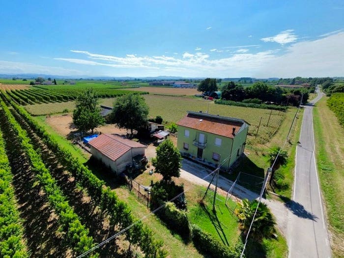 Casa con 6 locali in vendita in Via Colombarone, Mordano