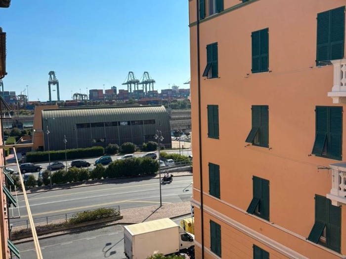 Appartamento quadrilocale in vendita in Vico dei Savignone, Pra', Genova