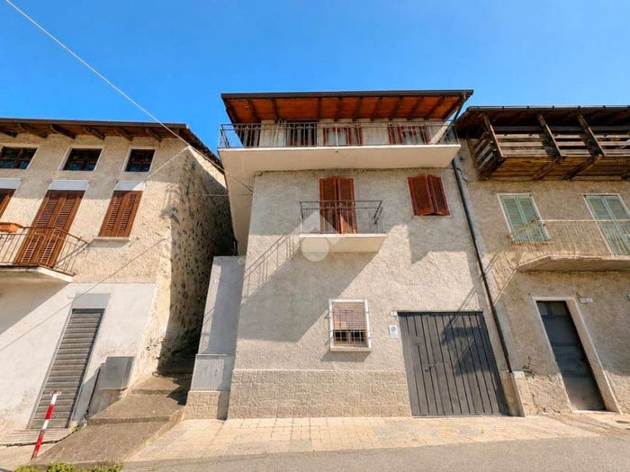 Casa con 5 locali in vendita in Via Sant'Abbondio, Centro, Tresivio