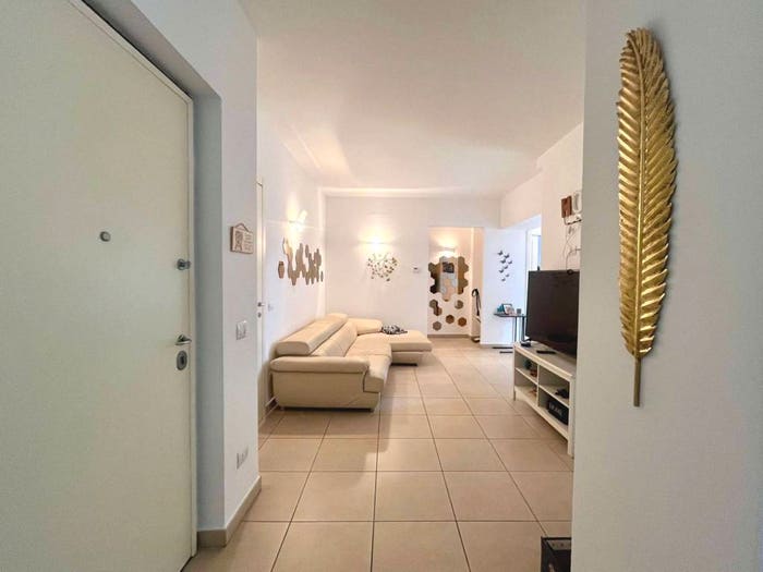 Appartamento trilocale in vendita in Via Giuseppe Zolezzi, Marina di Massa Centro, Massa