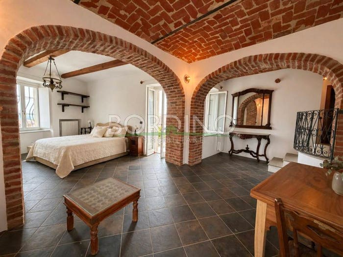 Appartamento con 5 locali in vendita in Via Re Umberto snc, Montegrosso, Montegrosso d'Asti