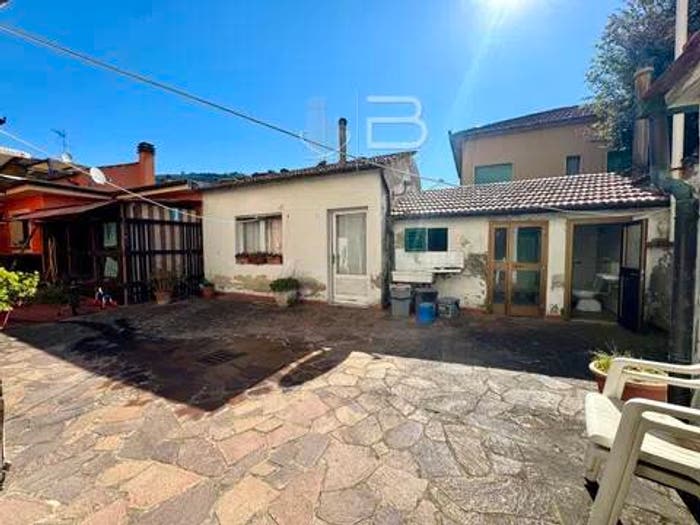 Casa con 6 locali in vendita in Via Cesare Battisti Nn, Centro, Monsummano Terme