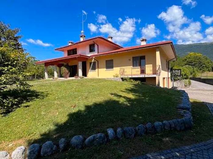 Casa con 6 locali in vendita in Via Castello, Aviano