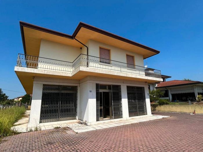 Casa quadrilocale in vendita in Via Roma, Centro, Urbana