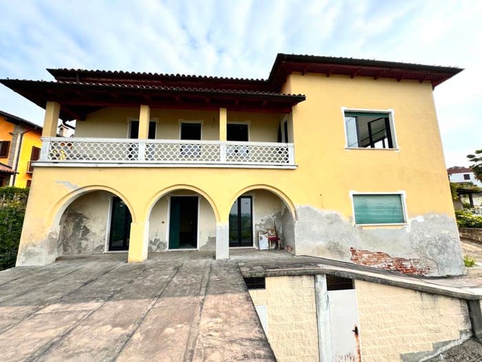 Casa con 6 locali in vendita in Via Monteu Roero, Centro, Canale
