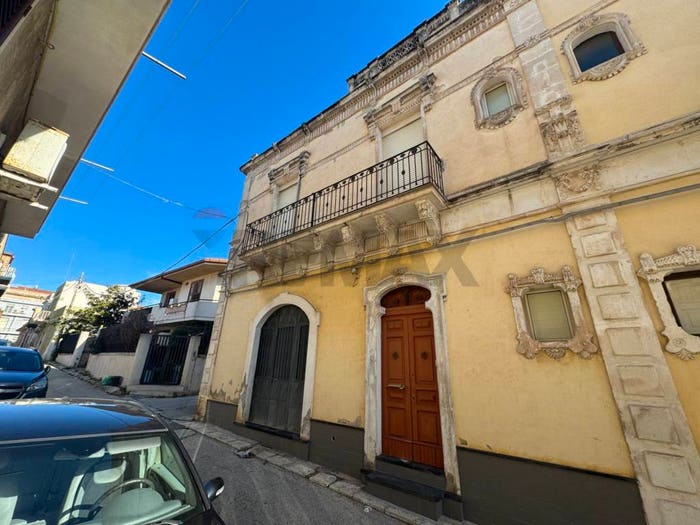 Casa con 6 locali in vendita in VIA C CATTANEO, Centro, Pachino