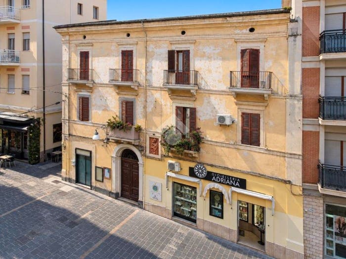 Appartamento trilocale in vendita in Corso Vittorio Emanuele, Centro, Ortona