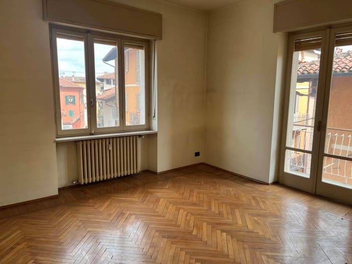Appartamento con 6 locali in vendita in Via Roberto d'Azeglio, Centro, Busca