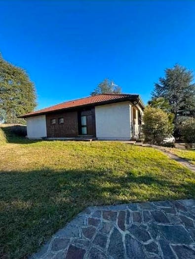 Casa con 6 locali in vendita in Via Leonardo da Vinci, Centro, Costa Masnaga