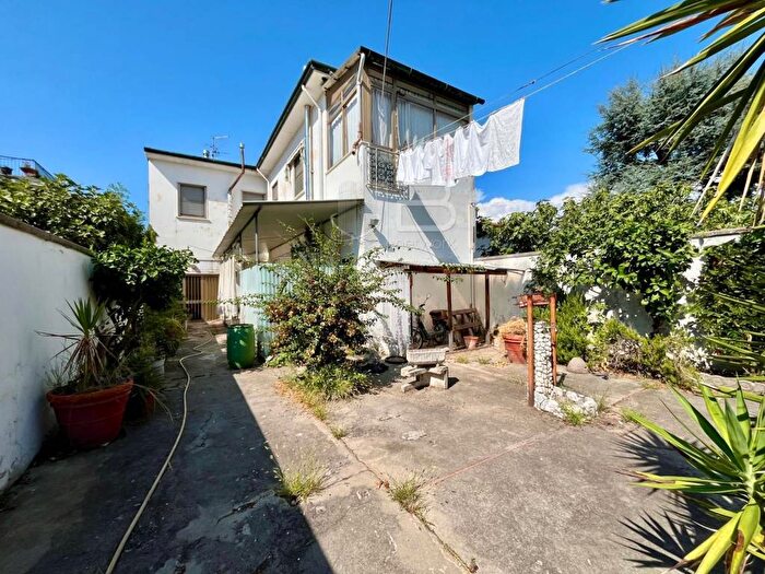 Casa con 6 locali in vendita in Via Monte Pania, Terminetto Migliarina, Viareggio