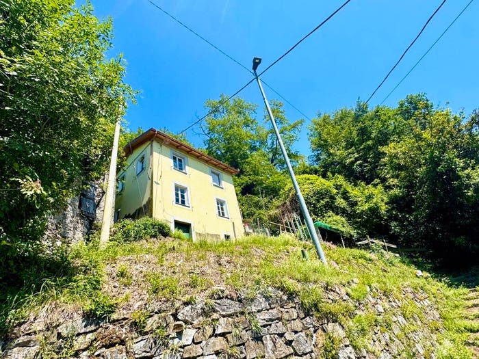 Casa quadrilocale in vendita in Frazione Scagnelli, Lumarzo