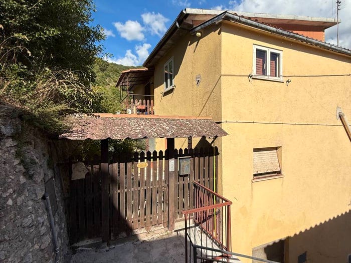 Appartamento trilocale in vendita in Via Adamo Onofri, Centro, Rivodutri