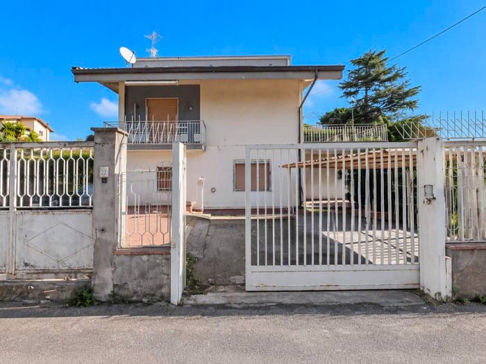 Casa con 6 locali in vendita in via Belpasso Pedara, Centro, Mascalucia