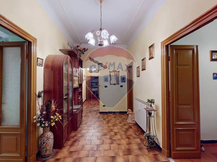 Appartamento con 6 locali in vendita in Via Tomaso Ponsello, Bolzaneto, Genova
