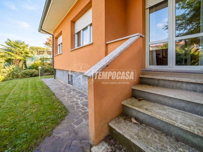 Casa quadrilocale in vendita in Centro, Gazzada Schianno