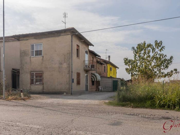 Casa con 6 locali in vendita in Via Correggio, Frazioni Nord, Cento