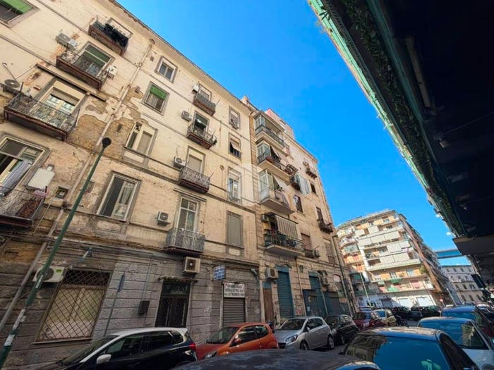 Appartamento quadrilocale in vendita in Via maseverino, San Carlo All'Arena, Napoli