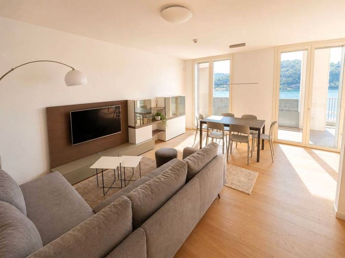 Appartamento trilocale in vendita in Viale De Angelis, Laveno, LavenoMombello