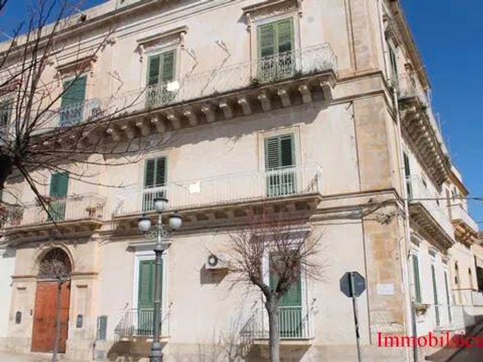 Appartamento con 6 locali in vendita in Corso Vittorio Emanuele No Number, Centro, Ispica